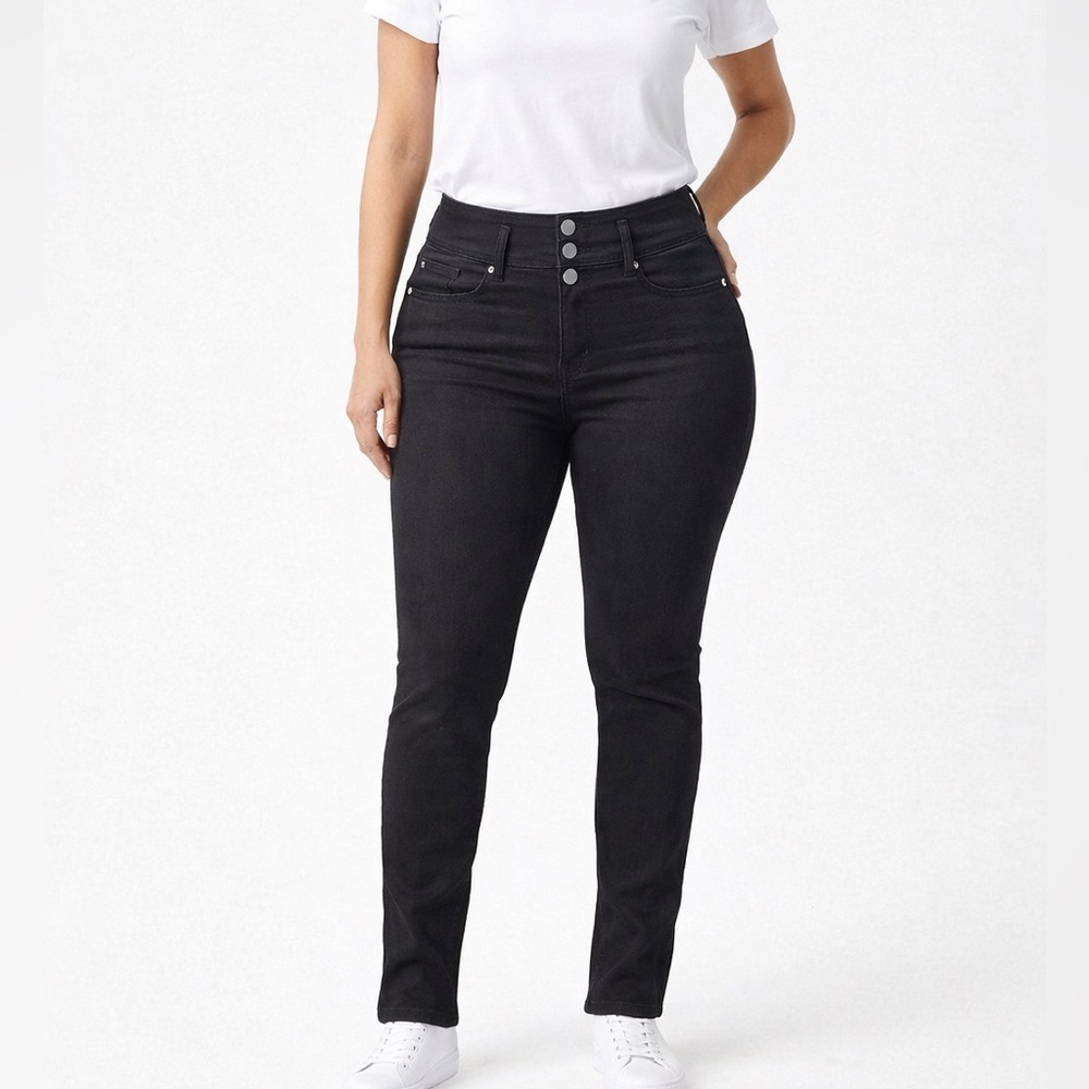 No Boundaries Black High Rise Women Jeans like new triple button soft material
